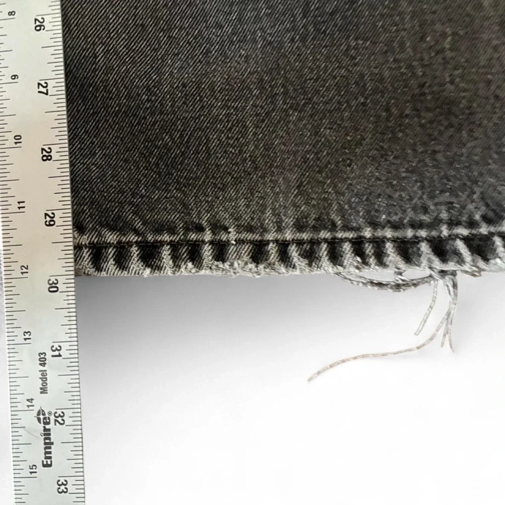 Preowned 2007 Black washed Levi Strauss 550 relaxed fit denim jeans. 40